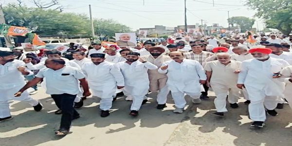 भाजपा कार्यकर्ताओं ने फतेहाबाद में देखी जींद रैली, साइकिल व ई-स्कूटी से दिया पर्यावरण संरक्षण का संदेश