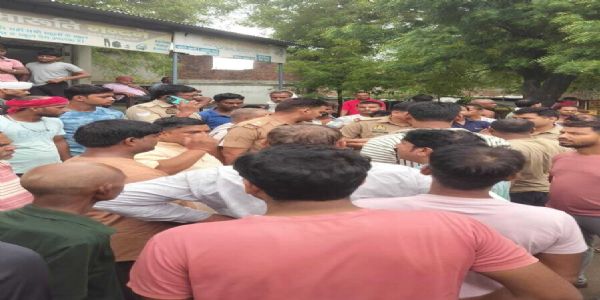 वाराणसी : बच्चे को स्कूल छोड़कर लौट रहे बाइक सवार पिता को एंबुलेंस ने मारी टक्कर, मौत