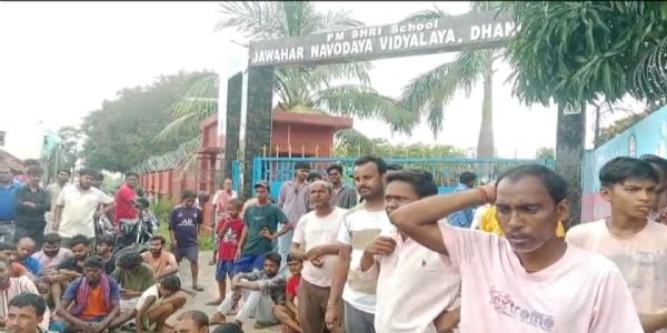 नवोदय विद्यालय में छात्र की पिटाई पर बवाल, छह छात्रों पर एफआईआर