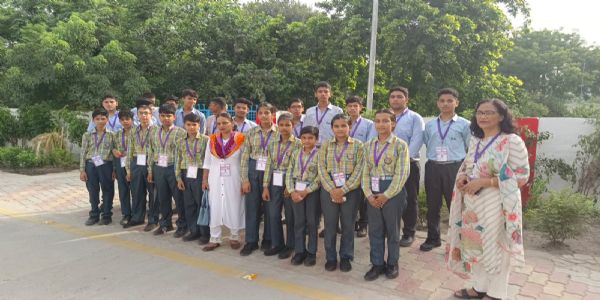 जींद : देश की पहली हाइड्रोजन ट्रेन में बैठकर स्कूली बच्चे हुए उत्साहित