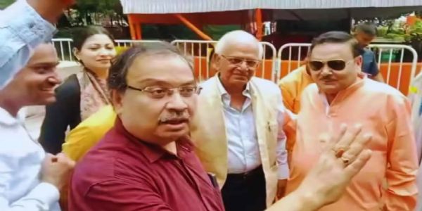 विधानसभा में ममता खेमे के धरने में पहुंचे मदन मित्रा, बढ़ी अटकलें