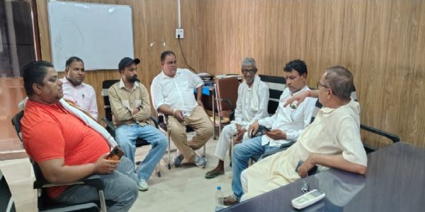 मजार पर आई हिंदू लड़की से बाबा ने की छेड़छाड़, पकड़ा गया