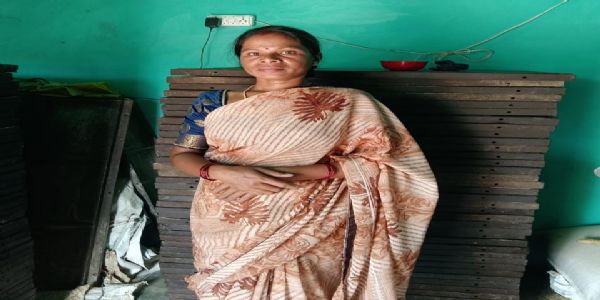 एमसीबी : बिहान योजना से बदली किस्मत, सेंट्रिंग प्लेट व्यवसाय से आत्मनिर्भर बनीं डोंगरीटोला की फूलकली