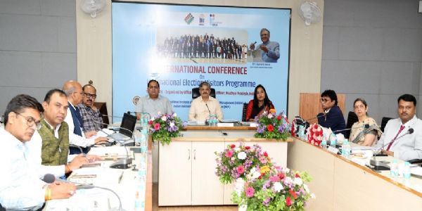 लोकतांत्रिक व्यवस्था को मजबूत बनाने में अनुभवों को साझा करना अत्यंत महत्वपूर्णः संजीव झा
