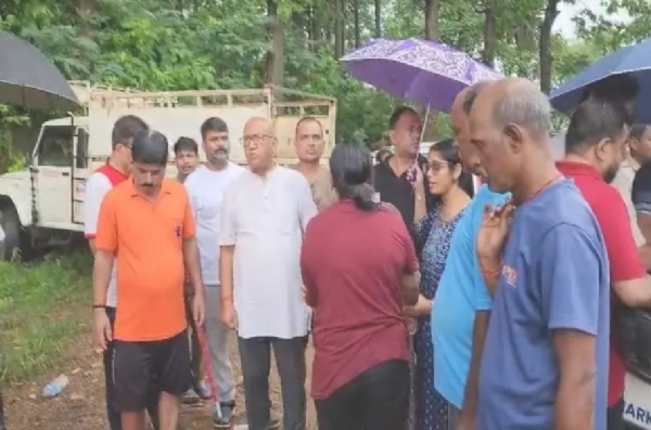 मृतक आयुष कुमार की फाइल फोटो और घटनास्थल पर पहुंचे विधायक सरयू राय मृतक आयुष कुमार की फाइल फोटो और घटनास्थल पर पहुंचे विधायक सरयू राय