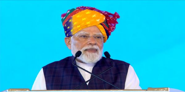 प्रधानमंत्री नरेन्द्र मोदी शुक्रवार को जींद में हाइड्रोजन ट्रेन को हरी झंडी दिखाकर रवाना करने के बाद सभा को संबोधित करते हुए प्रधानमंत्री नरेन्द्र मोदी शुक्रवार को जींद में हाइड्रोजन ट्रेन को हरी झंडी दिखाकर रवाना करने के बाद सभा को संबोधित करते हुए