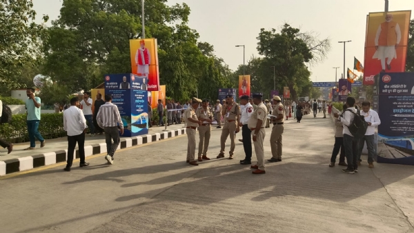 रेलवे जंक्शन पर तैनात पुलिसबल। रेलवे जंक्शन पर तैनात पुलिसबल।