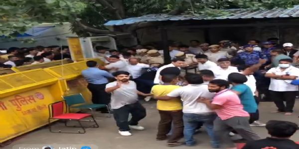 दिल्ली पुलिस कार्रवाई काचित्र