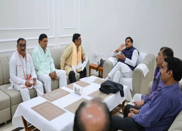 मुख्यमंत्री डॉ. मोहन यादव से मिला भारतीय किसान संघ का प्रतिनिधिमंडल मुख्यमंत्री डॉ. मोहन यादव से मिला भारतीय किसान संघ का प्रतिनिधिमंडल