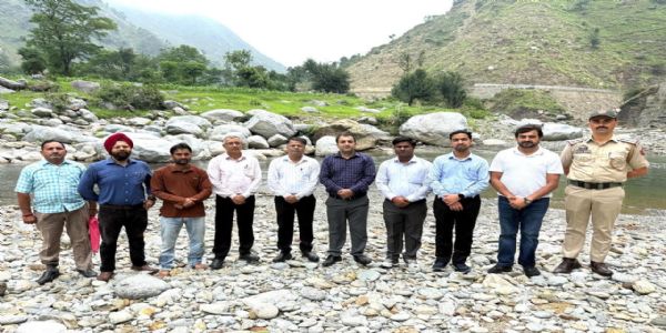 बनी में केंद्रीय विद्यालय स्थापना की तैयारी तेज, डीसी ने साइट का किया निरीक्षण