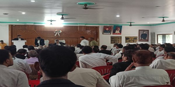 जौनपुर : परिवार न्यायालय प्रथम का अधिवक्ताओं ने किया अनिश्चितकालीन बहिष्कार, न्यायाधीश के स्थानांतरण तक कार्य बहिष्कार का ऐलान