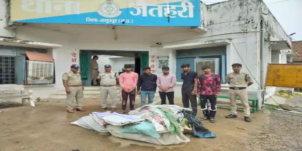 अनूपपुर: विद्युत तार चोरी के 4 आरोपी सहित खरीदार गिरफ्तार, 337 किलो तार जब्त