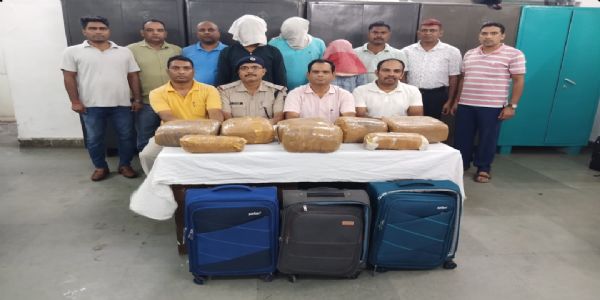 टाटानगर स्टेशन पर 34.7 किलो गांजा के साथ तीन तस्कर गिरफ्तार