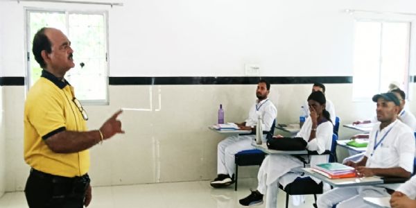 रेल अधिकारियों को आपदा प्रबंधन का दिया गया व्यावहारिक प्रशिक्षण