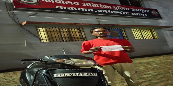 रायपुर : फोटो के आधार पर पुलिस ने की कार्रवाई, स्टंटबाजी कर रहे युवकों पर साढ़े चार हजार रुपये का लगा जुर्माना