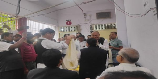 नवादा जिला अधिवक्ता संघ के महासचिव बने अरविंद ,तेज नारायण को मिला अध्यक्ष का पद