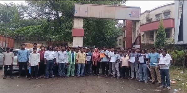 जानलेवा हमला मामले में गिरफ्तारी की मांग को लेकर थाना का घेराव