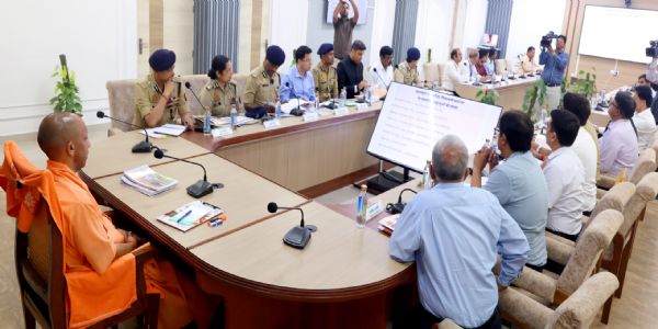कांवड़ यात्रा के दौरान सुरक्षा से समझौता नहीं, अफवाह फैलाने वालों पर करें सख्त कार्रवाई : सीएम योगी