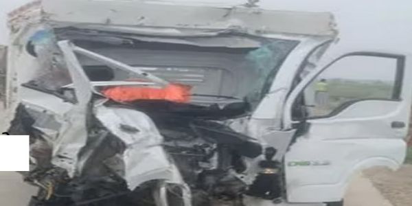 भागलपुर में पिकअप वैन और हाइवा की टक्कर में दो लोगों की मौत