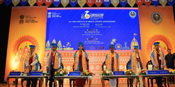 एम्स भुवनेश्वर: दीक्षांत समारोह में 684 चिकित्सा छात्रों को मिलीं उपाधियां