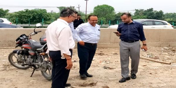 कांवड़ मेले से पहले डीएम ने किया चंडी देवी मंदिर का निरीक्षण