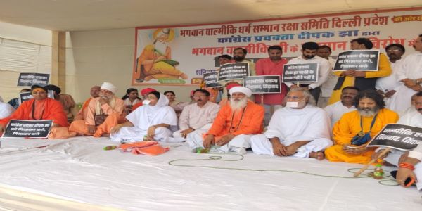 महर्षि वाल्मीकि के अपमान के विरोध में आयोजित धरने में शामिल हुए भाजपा प्रदेश अध्यक्ष हर्ष मल्होत्रा