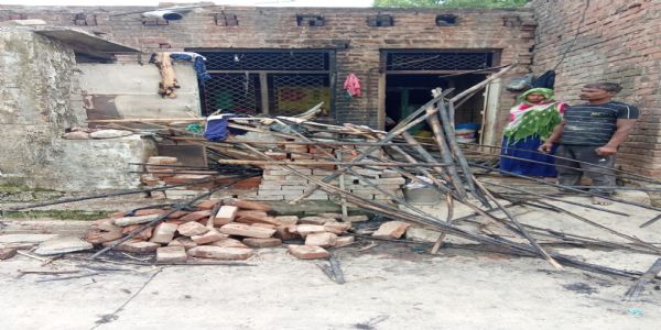 घर में लगी आग से एक लाख का सामान राख, ग्रामीणों ने पाया काबू