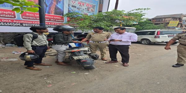 सड़क सुरक्षा नियम तोड़ने वालों पर कार्रवाई, 80 वाहनों के चालान