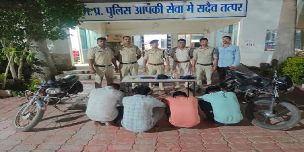 नोटों की बारिश और गड़ा धन दिलाने का झांसा देकर ठगी करने वाले गिरोह का पर्दाफाश, चार गिरफ्तार