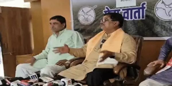 पत्रकार वार्ता में बोलते हुए भारतीय किसान संघ के राष्ट्रीय अध्यक्ष के. साईं रेड्डी पत्रकार वार्ता में बोलते हुए भारतीय किसान संघ के राष्ट्रीय अध्यक्ष के. साईं रेड्डी