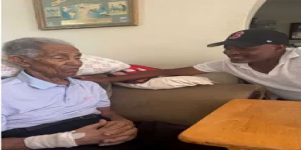 लारा ने इंस्टाग्राम पर सर सोबर्स के साथ अपनी तस्वीर साझा करते हुए श्रद्धांजलि दी लारा ने इंस्टाग्राम पर सर सोबर्स के साथ अपनी तस्वीर साझा करते हुए श्रद्धांजलि दी