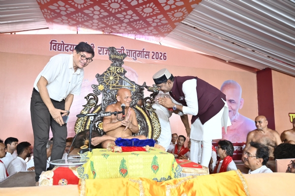 एम.पी. नगर स्थित जैन मंदिर में दर्शन कर प्रदेशवासियों के सुख एम.पी. नगर स्थित जैन मंदिर में दर्शन कर प्रदेशवासियों के सुख