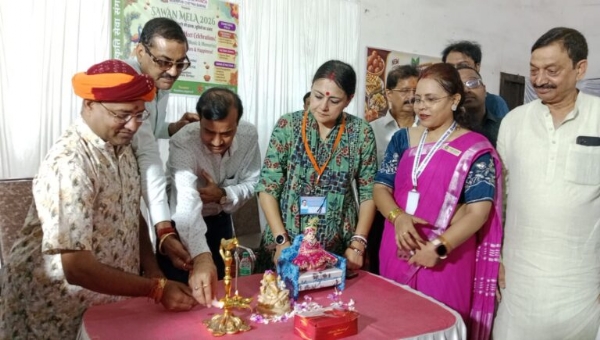 सावन मेले का उद्घाटन करती मंत्री अग्निमित्र पाल सावन मेले का उद्घाटन करती मंत्री अग्निमित्र पाल