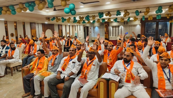 अंतरराष्ट्रीय हिन्दू परिषद एवं राष्ट्रीय बजरंग दल मेरठ प्रान्त की प्रांतीय बैठक में उपस्थित पदाधिकारी। अंतरराष्ट्रीय हिन्दू परिषद एवं राष्ट्रीय बजरंग दल मेरठ प्रान्त की प्रांतीय बैठक में उपस्थित पदाधिकारी।