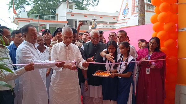 सोनपुर में उपमुख्यमंत्री विजेंद्र प्रसाद यादव ने फीता काटकर विद्यालय का किया उद्घाटन सोनपुर में उपमुख्यमंत्री विजेंद्र प्रसाद यादव ने फीता काटकर विद्यालय का किया उद्घाटन