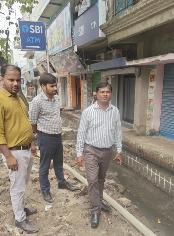 छपरा में नाला निर्माण अनियमितता के वायरल वीडियो पर जिलाधकारी ने लिया संज्ञान छपरा में नाला निर्माण अनियमितता के वायरल वीडियो पर जिलाधकारी ने लिया संज्ञान