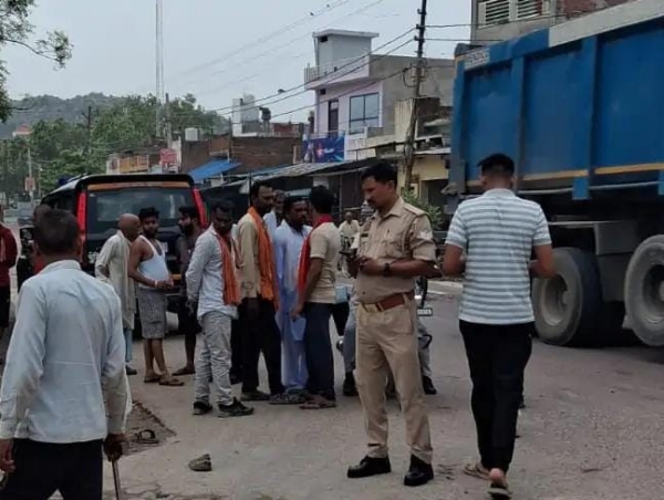 घटनास्थल पर जुटी पुलिस घटनास्थल पर जुटी पुलिस