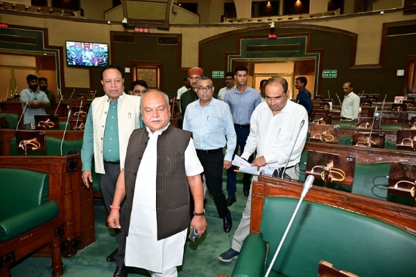 विधानसभा अध्यक्ष मानसून सत्र की तैयारियों का जायजा लेते हुए विधानसभा अध्यक्ष मानसून सत्र की तैयारियों का जायजा लेते हुए