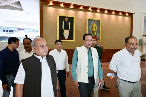 विधानसभा अध्यक्ष मानसून सत्र की तैयारियों का जायजा लेते हुए विधानसभा अध्यक्ष मानसून सत्र की तैयारियों का जायजा लेते हुए
