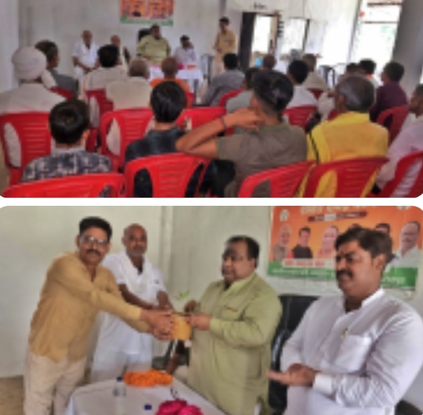 शक्ति केंद्र अयाह की बैठक लेते जिलाध्यक्ष अन्नू श्रीवास्तव शक्ति केंद्र अयाह की बैठक लेते जिलाध्यक्ष अन्नू श्रीवास्तव