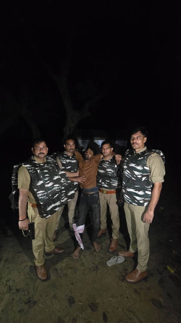 पुलिस मुठभेड़ में गिरफ्तार बदमाश पुलिस मुठभेड़ में गिरफ्तार बदमाश
