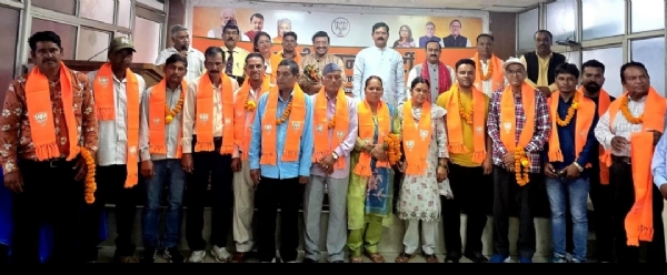 भाजपा मुख्यालय में आयोजित सदस्यता कार्यक्रम में शामिल लोग। भाजपा मुख्यालय में आयोजित सदस्यता कार्यक्रम में शामिल लोग।