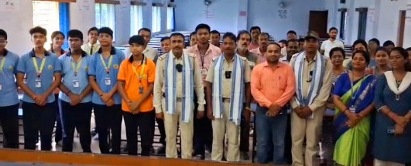 जागरूकता अभियान में शामिल पुलिस अधिकारी जागरूकता अभियान में शामिल पुलिस अधिकारी