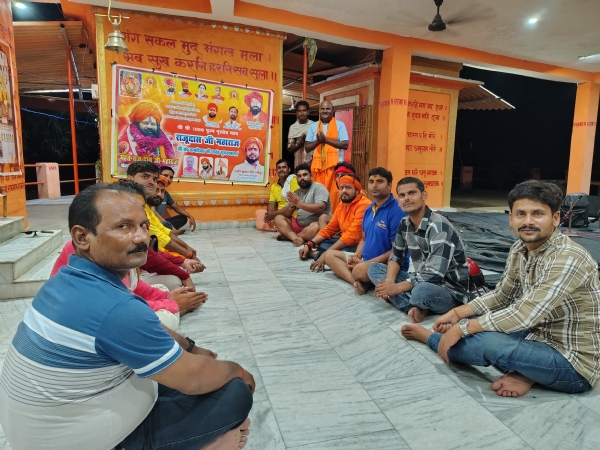 विट्ठलपुर स्थित विट्ठलेश्वर महादेव मंदिर पर महंत राजू दास जी महाराज का जन्म दिन मनाते भक्त। विट्ठलपुर स्थित विट्ठलेश्वर महादेव मंदिर पर महंत राजू दास जी महाराज का जन्म दिन मनाते भक्त।