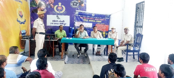 दरभंगा:बेनीपुर उपकारा में आयोजित विधिक जागरूकता शिविर में बंदियों को कानूनी अधिकारों की जानकारी दी गई। दरभंगा:बेनीपुर उपकारा में आयोजित विधिक जागरूकता शिविर में बंदियों को कानूनी अधिकारों की जानकारी दी गई।