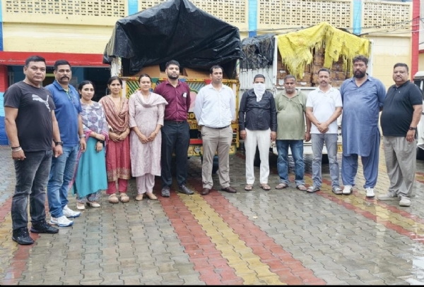 नकली दवाओं के साथ गिरफ्तार आरोपित। नकली दवाओं के साथ गिरफ्तार आरोपित।