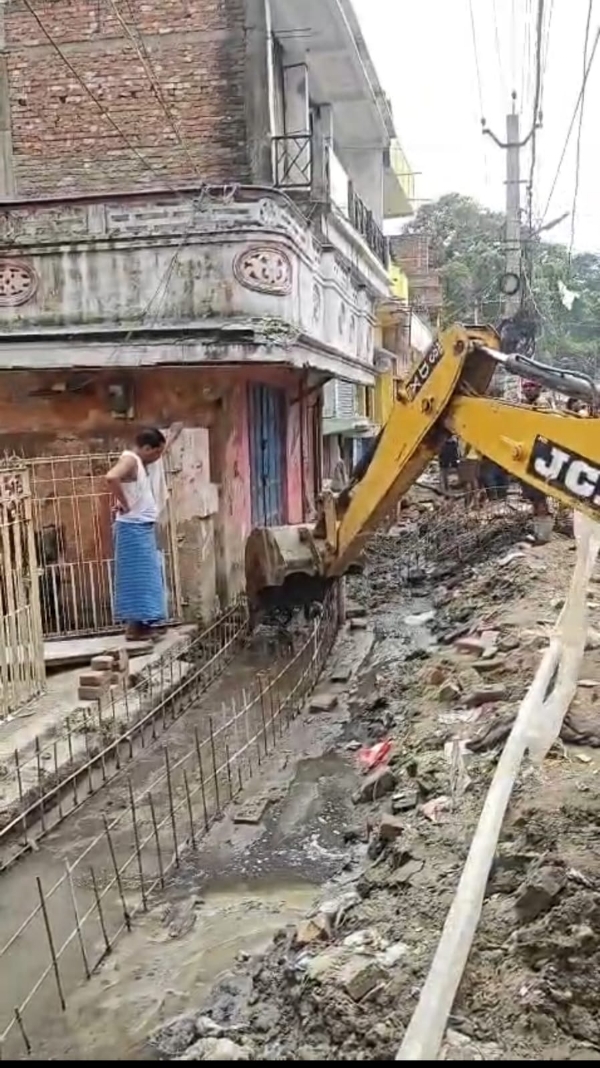 छपरा में नाला निर्माण अनियमितता के वायरल वीडियो पर जिलाधकारी ने लिया संज्ञान छपरा में नाला निर्माण अनियमितता के वायरल वीडियो पर जिलाधकारी ने लिया संज्ञान