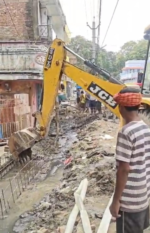 छपरा में नाला निर्माण अनियमितता के वायरल वीडियो पर जिलाधकारी ने लिया संज्ञान छपरा में नाला निर्माण अनियमितता के वायरल वीडियो पर जिलाधकारी ने लिया संज्ञान