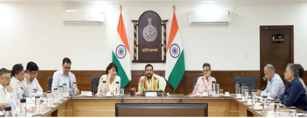 हरियाणा के मुख्यमंत्री जिला उपायुक्ताें की बैठक लेते हुए हरियाणा के मुख्यमंत्री जिला उपायुक्ताें की बैठक लेते हुए