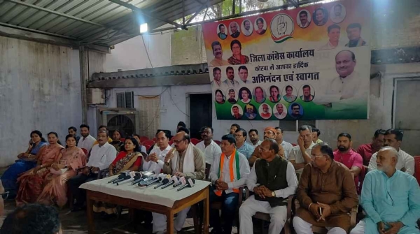 प्रेसवार्ता लेते पूर्व मंत्री जयसिंह अग्रवाल प्रेसवार्ता लेते पूर्व मंत्री जयसिंह अग्रवाल